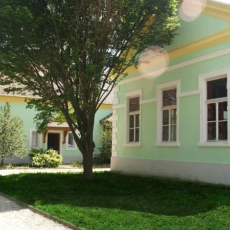 Bed & Breakfast Korona Szallo *