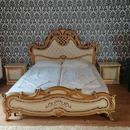 Bed & Breakfast Korona Szallo *