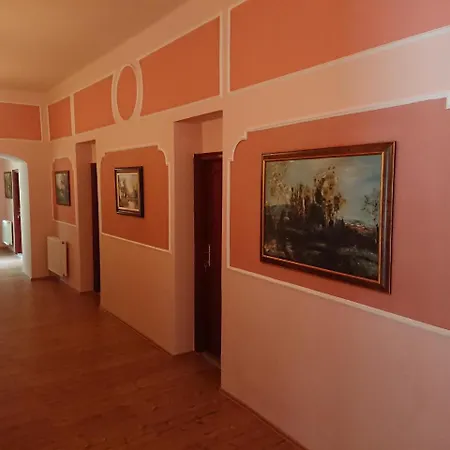 Korona Szallo Bed & Breakfast *