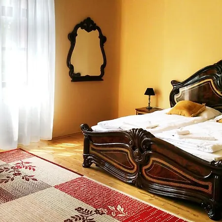 Korona Szallo Bed & Breakfast *
